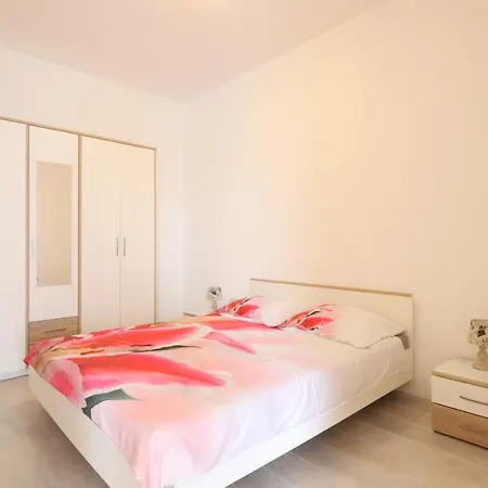 Apartman Mina Apartment *